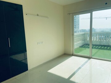 Room in 4 BHK Apartment at Sunworld Arista, Sector 168 – for Rent