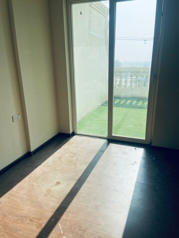 Room in 4 BHK Apartment at Sunworld Arista, Sector 168 – for Rent