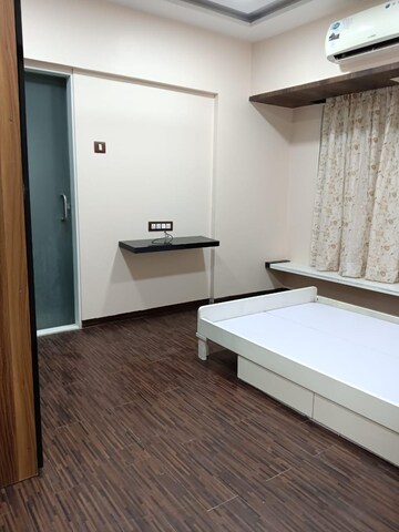 Bedroom in 4 BHK Apartment at Sanpada – for Rent