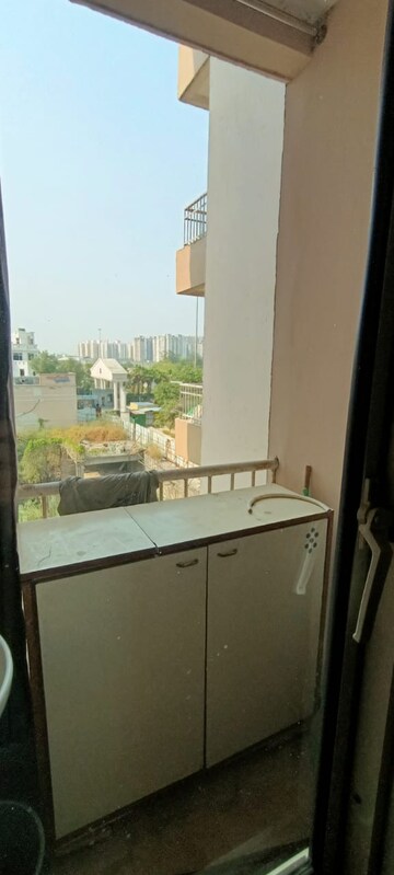  2 BHK Apartment at Supertech Cape Town, Sector 74 – for Sale