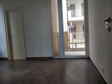Room in 3.5 BHK Apartment at Emaar Palm Hills, Sector 77 – for Rent