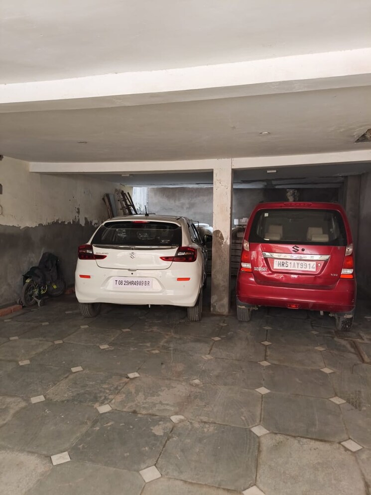  Parking, sainik-plaza 2 Bedroom 810 Sq.Ft. Builder Floor In Sector 49 Faridabad 9159082