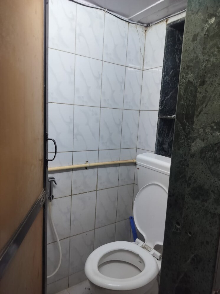 Bathroom, omkar-sai-chs 1 Bedroom 450 Sq.Ft. Apartment In Lower Parel Mumbai 9159113