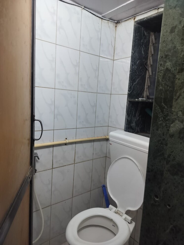 Bathroom, omkar-sai-chs 1 Bedroom 450 Sq.Ft. Apartment In Lower Parel Mumbai 9159113