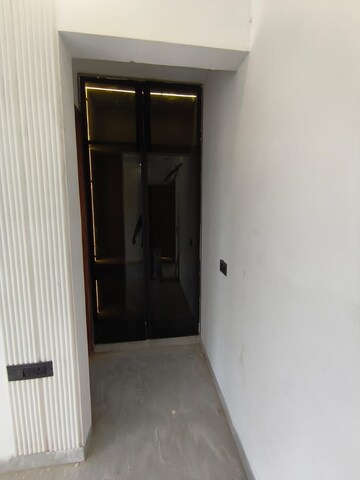 Room in 3 BHK Builder Floor at Sainik Plaza, Sector 49 – for Sale