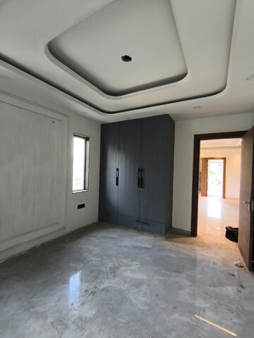Room in 3 BHK Builder Floor at Sainik Plaza, Sector 49 – for Sale