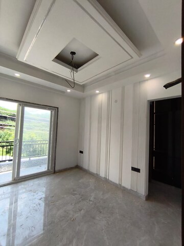 Building Lobby in 3 BHK Builder Floor at Sainik Plaza, Sector 49 – for Sale