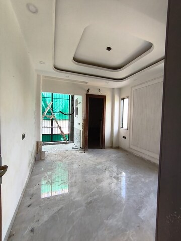 Room in 3 BHK Builder Floor at Sainik Plaza, Sector 49 – for Sale