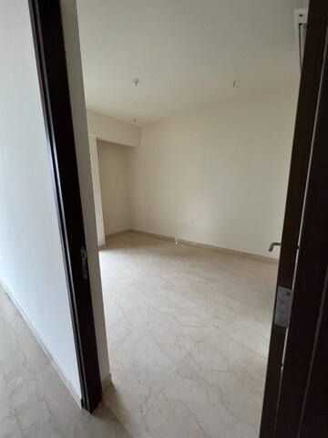 Room in 3 BHK Apartment at Lodha Sterling, Kolshet Road – for Sale