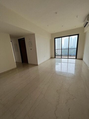 Room in 3 BHK Apartment at Lodha Sterling, Kolshet Road – for Sale
