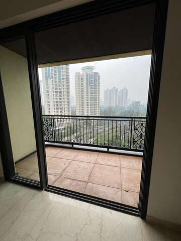 Room in 3 BHK Apartment at Lodha Sterling, Kolshet Road – for Sale