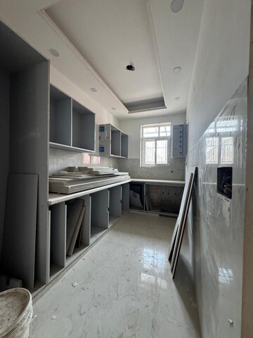 Building Lobby in 3 BHK Builder Floor at Sainik Plaza, Sector 49 – for Sale