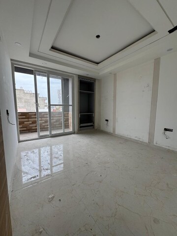 Room in 3 BHK Builder Floor at Sainik Plaza, Sector 49 – for Sale