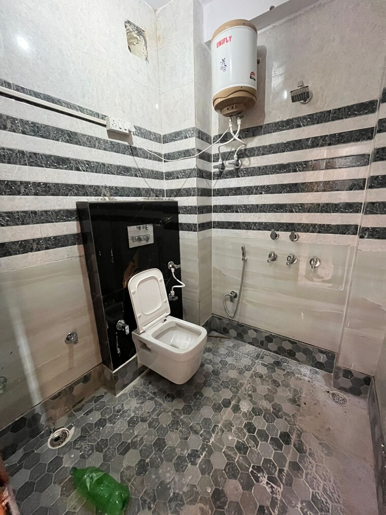 Bathroom, dwarka mor 3 Bedroom 900 Sq.Ft. Builder Floor In Dwarka Mor Delhi 9159246
