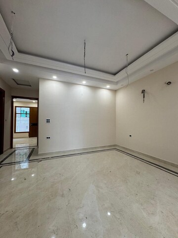 Room in 3 BHK Builder Floor at Sainik Plaza, Sector 49 – for Sale