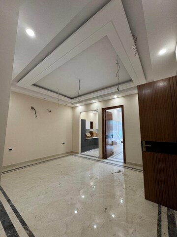Room in 3 BHK Builder Floor at Sainik Plaza, Sector 49 – for Sale