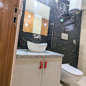 Team Area in 3 BHK Builder Floor at Vipul World Floors, Sector 48 – for Rent