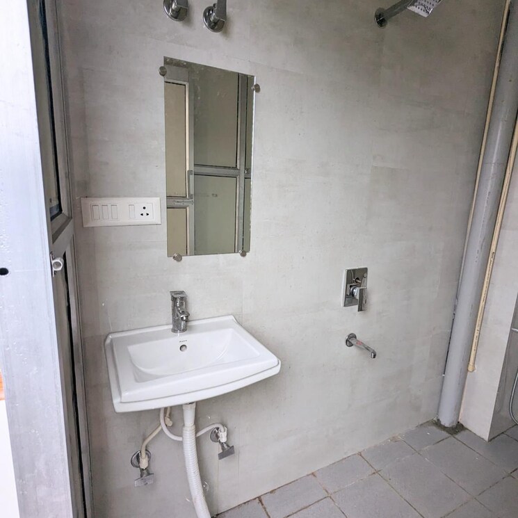 Bathroom, vipul-world-floors 3 Bedroom 240 Sq.Yd. Builder Floor In Sector 48 Gurgaon 9159256