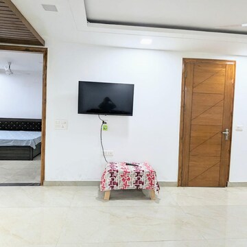 Room in 3 BHK Builder Floor at Vipul World Floors, Sector 48 – for Rent