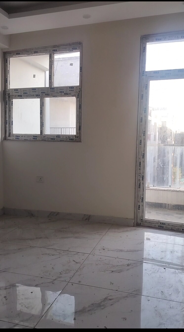 Room, ultima-107 2 Bedroom 950 Sq.Ft. Builder Floor In Sector 104 Noida 9159252