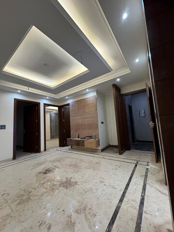 Building Lobby in 3 BHK Builder Floor at Sainik Plaza, Sector 49 – for Sale