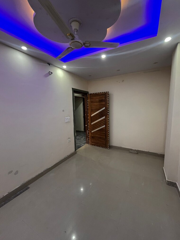 Room, dwarka mor 2 Bedroom 850 Sq.Ft. Builder Floor In Dwarka Mor Delhi 9159270
