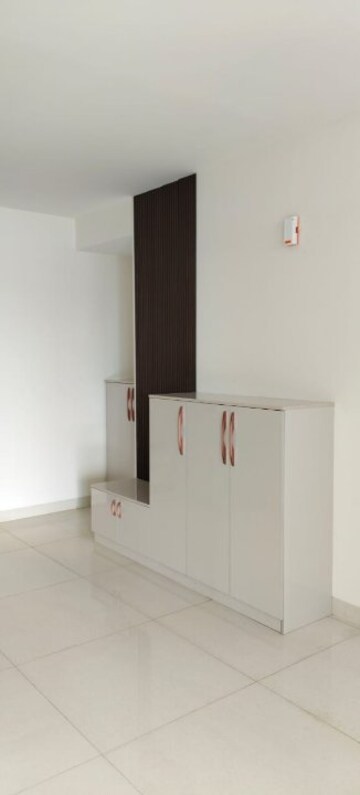 Room in 3.5 BHK Apartment at Prestige Waterford, Whitefield – for Rent