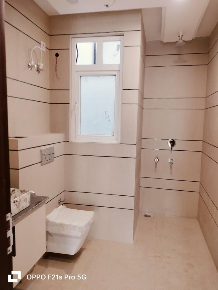 Bathroom, sainik-plaza 3 Bedroom 2250 Sq.Ft. Builder Floor In Sector 49 Faridabad 9159255