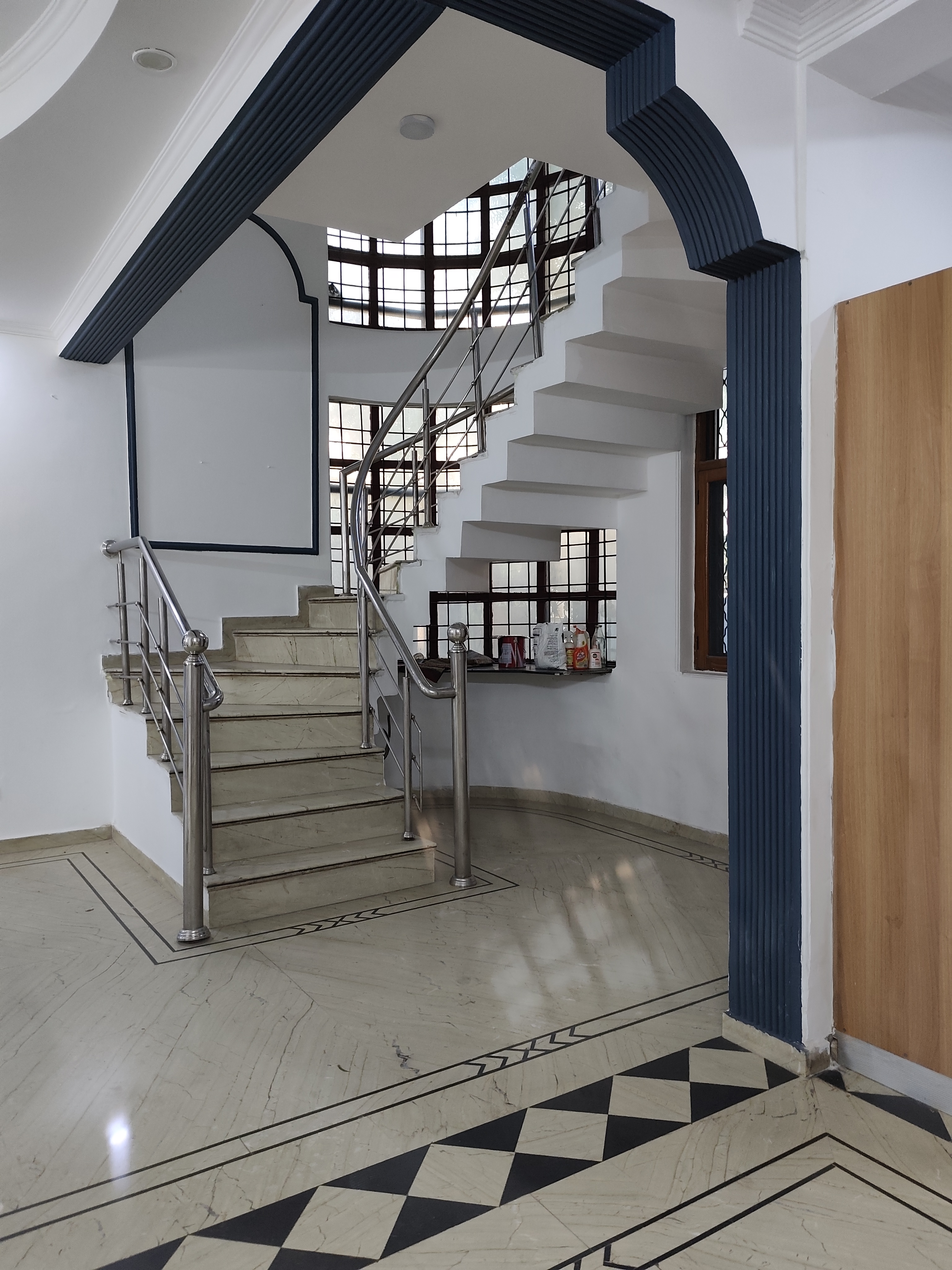 5 BHK + Servant Room Independent House For Rent in RWA Apartments Sector 50