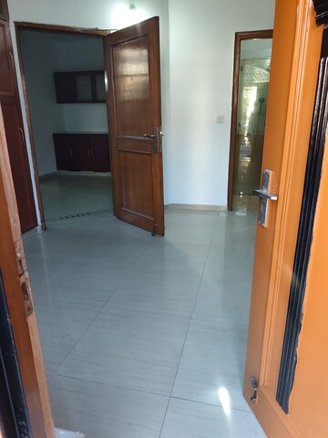 Building Lobby in 5 BHK Independent House at RWA Apartments Sector 50, Sector 50 – for Rent