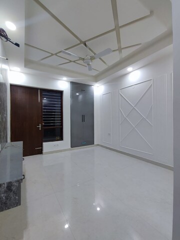 Room in 3 BHK Builder Floor at Sainik Plaza, Sector 49 – for Sale