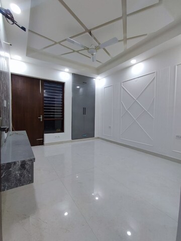 Room in 3 BHK Builder Floor at Sainik Plaza, Sector 49 – for Sale