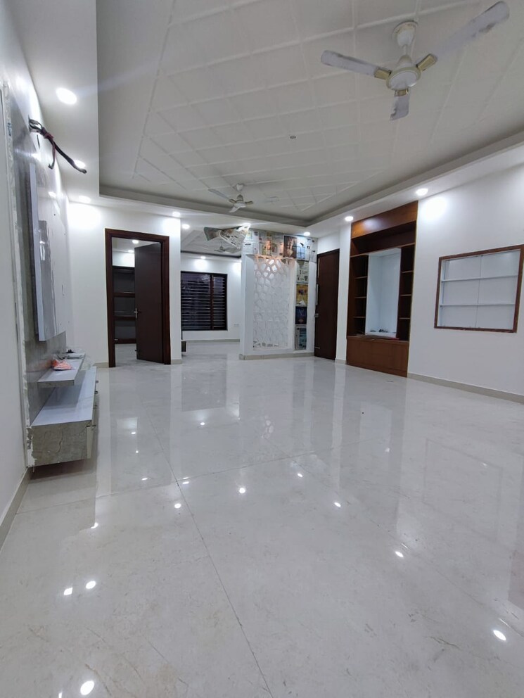 Room, sainik-plaza 3 Bedroom 2250 Sq.Ft. Builder Floor In Sector 49 Faridabad 9159276