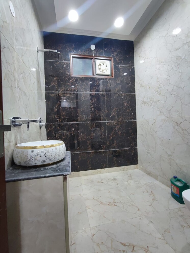 Bathroom, sainik-plaza 3 Bedroom 2250 Sq.Ft. Builder Floor In Sector 49 Faridabad 9159276
