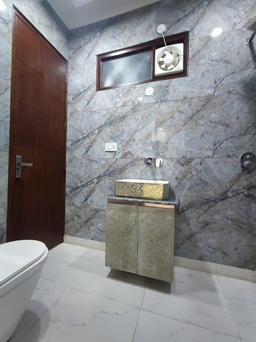 Furnished Amenities in 3 BHK Builder Floor at Sainik Plaza, Sector 49 – for Sale