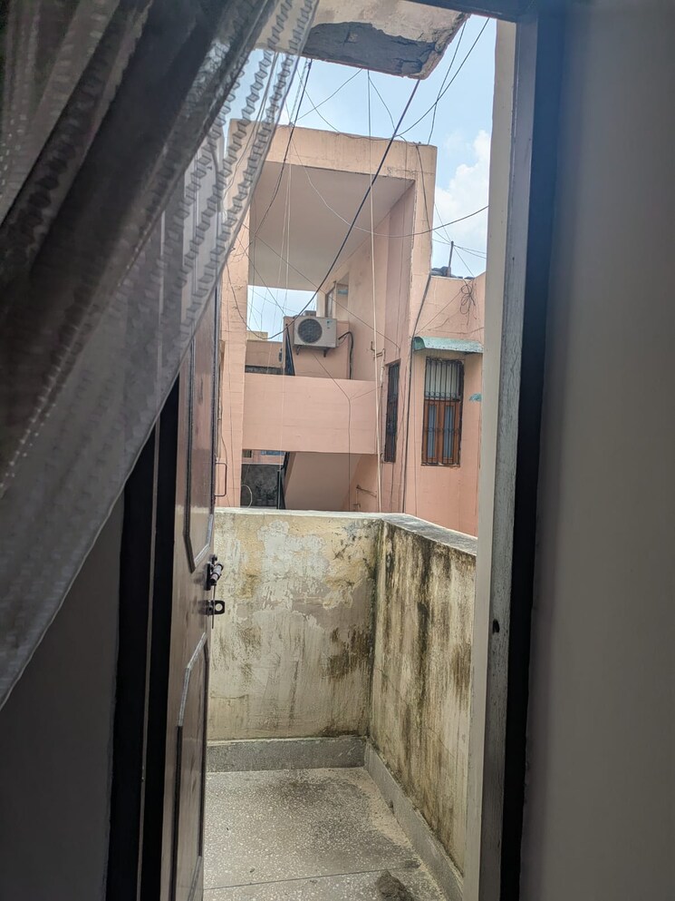 Balcony, ip extension 1.5 Bedroom 900 Sq.Ft. Apartment In Ip Extension Delhi 9159312