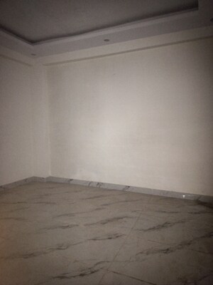 Room in 3 BHK Builder Floor at Ultima 107, Sector 104 – for Sale