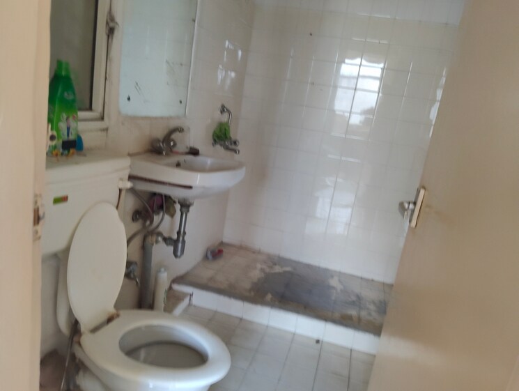 Bathroom, dlf-ridgewood-estate 3 Bedroom 1371 Sq.Ft. Apartment In Dlf Phase iv Gurgaon 9159344