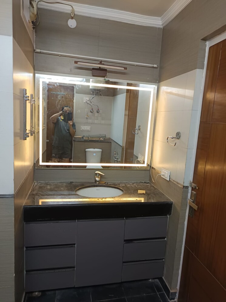 Kitchen, panchsheel park 3 Bedroom 300 Sq.Yd. Builder Floor In Panchsheel Park Delhi 9159356