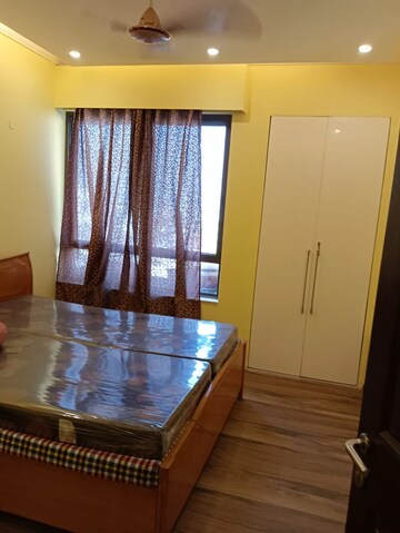 Room in 2 BHK Apartment at Unitech Fresco, Sector 50 – for Rent