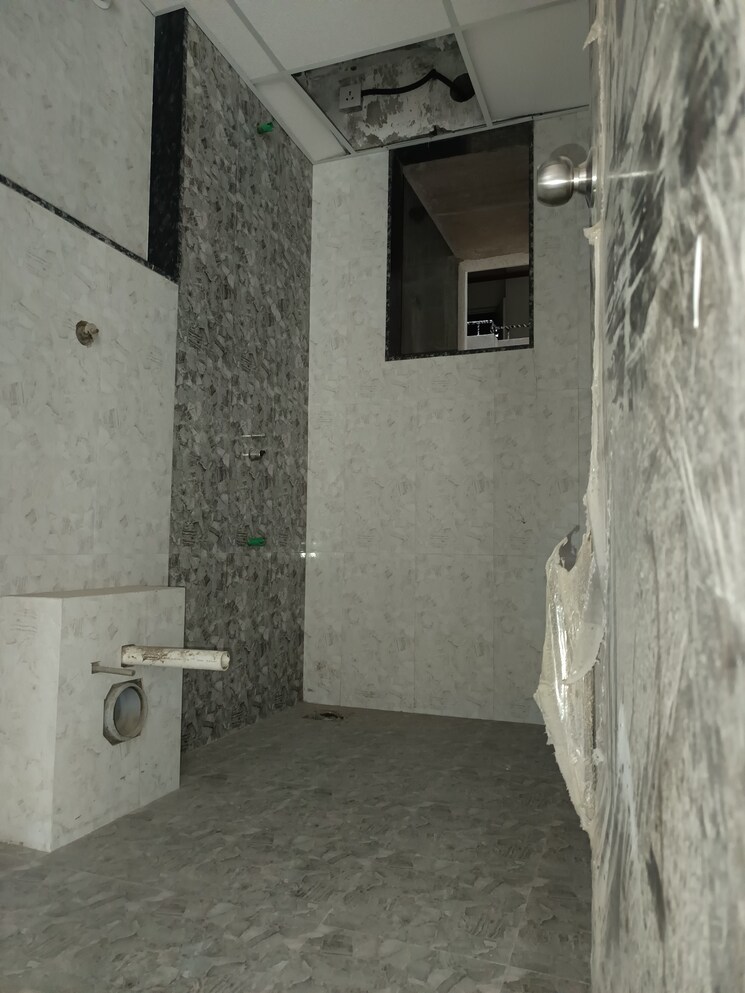 Bathroom, goel-ganga-altus 3 Bedroom 802 Sq.Ft. Apartment In Kharadi Pune 9159402