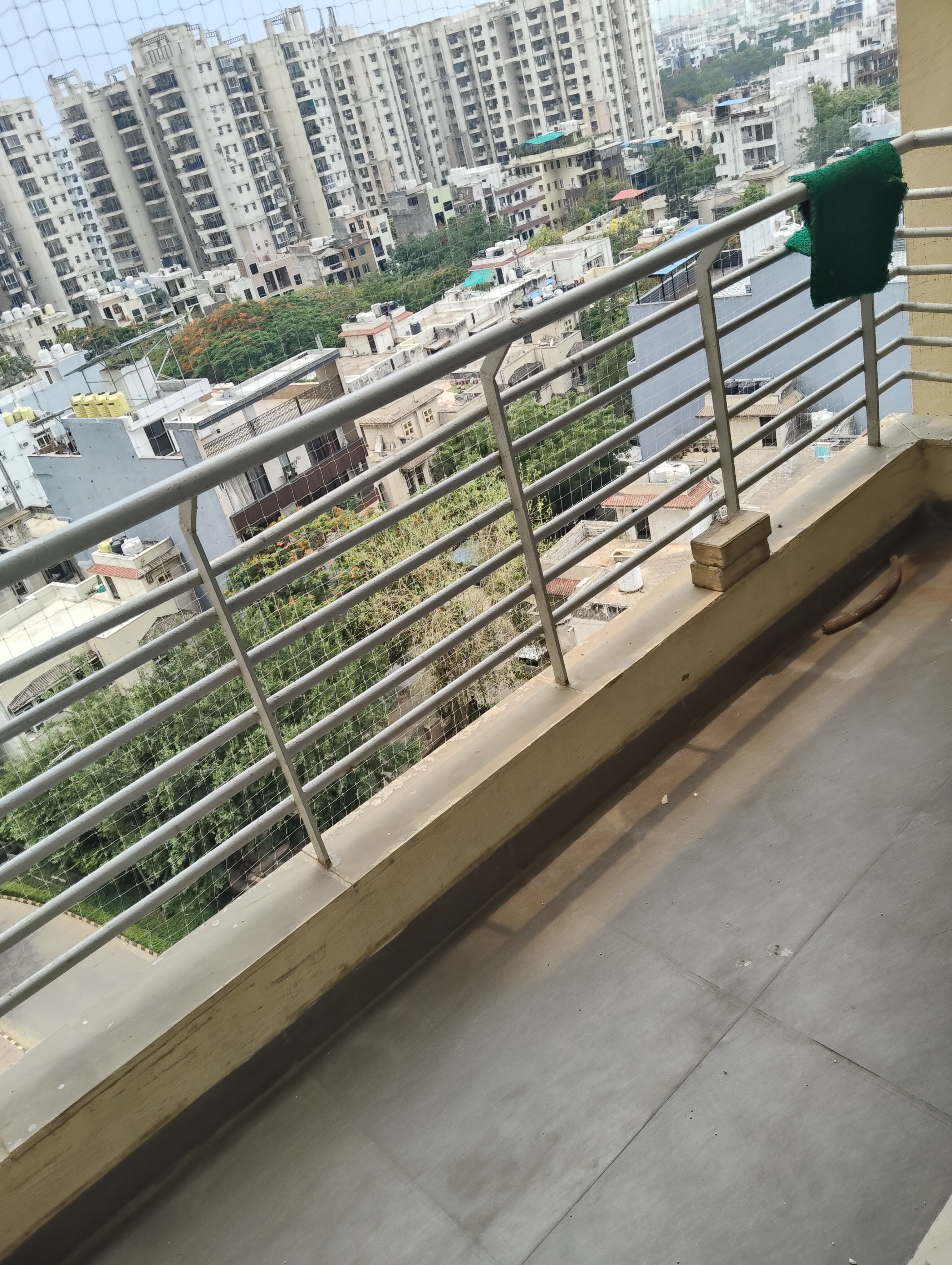 3.5 BHK + Study Room Apartment For Rent in Unitech Fresco