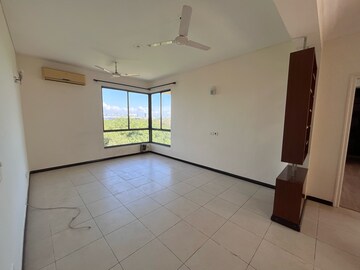 Room in 3.5 BHK Apartment at Alphacorp Gurgaon One 22, Noble Enclave – for Rent