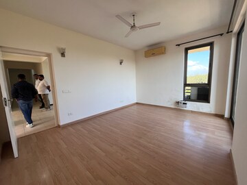 Room in 3.5 BHK Apartment at Alphacorp Gurgaon One 22, Noble Enclave – for Rent