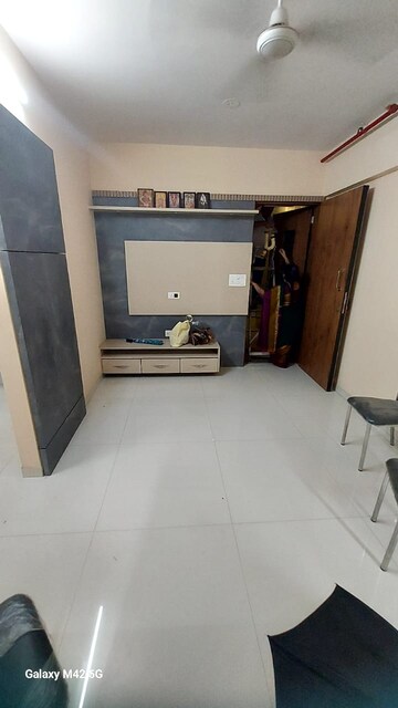 Furnished Amenities in 1.5 BHK Apartment at Tilak Nagar Building, Tilak Nagar – for Rent