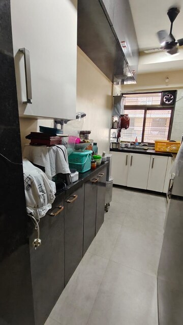 Team Area in 2 BHK Apartment at Andheri East – for Rent