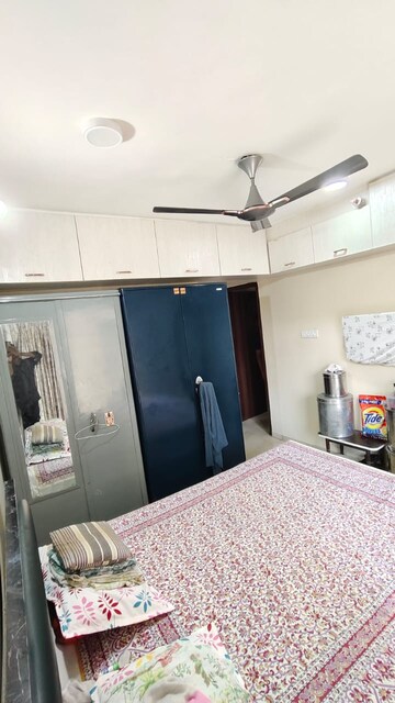 Team Area in 2 BHK Apartment at Andheri East – for Rent