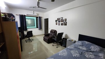 Team Area in 4 BHK Builder Floor at Sector 50 – for Rent