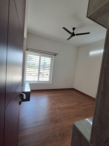 Room in 5 BHK Builder Floor at Jp Nagar – for Rent