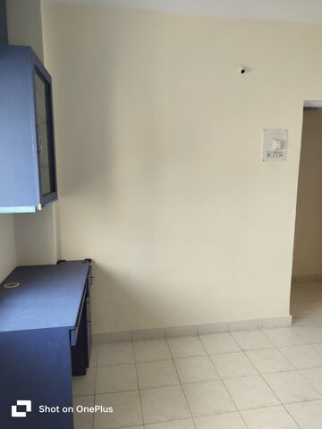 Room in 2 BHK Apartment at Rahul Atul Nagar CHS, Warje – for Rent